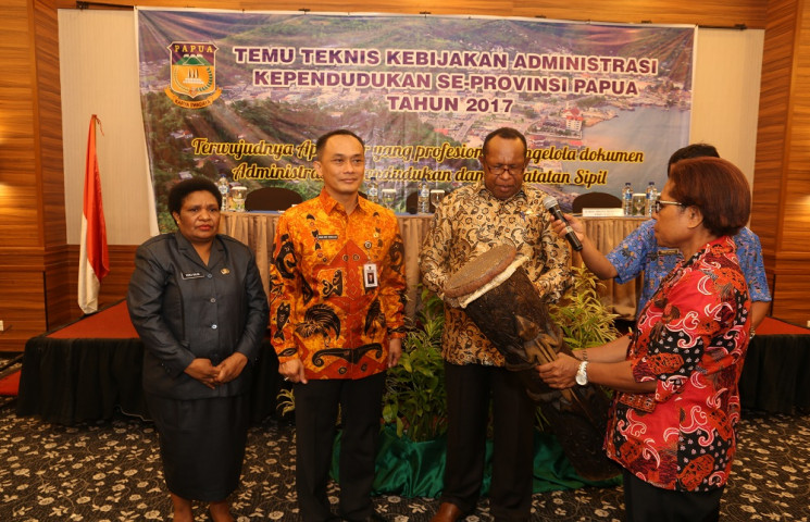 Instansi Kependudukan Diminta Maksimalkan Pembuatan Akta Kelahiran